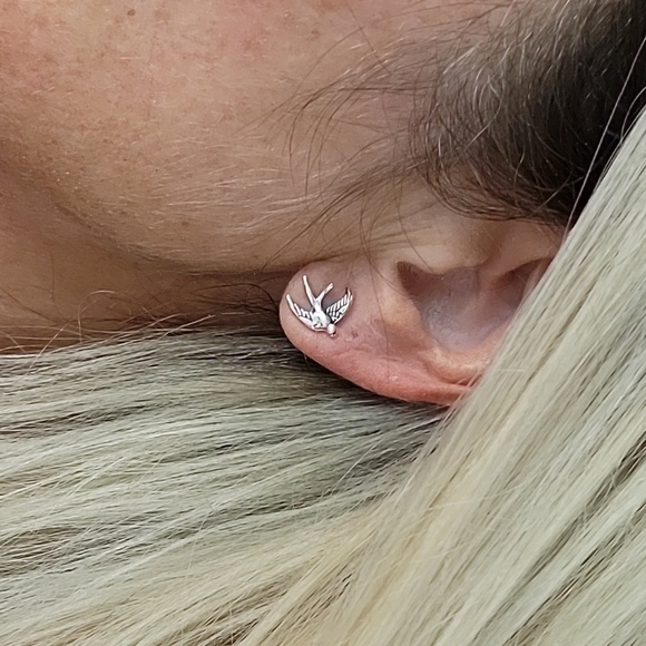 🔥LAST PAIR🔥 Soaring Swallow Stud Earrings - Picture 3 of 8